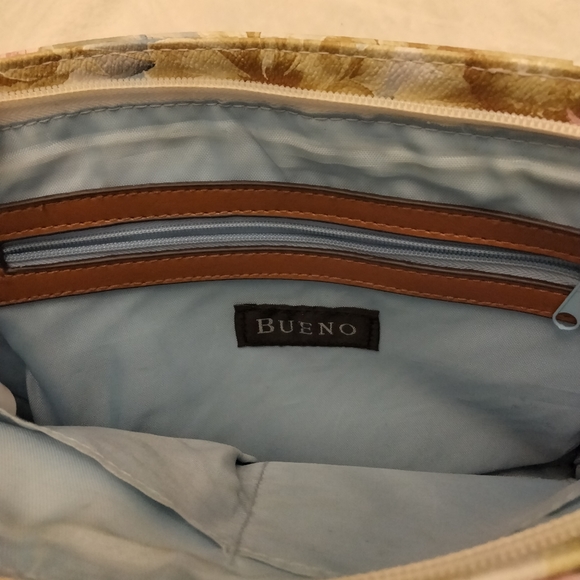 Bueno crossbody bag. 7 1/2 x 10". - Picture 4 of 5